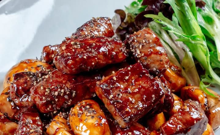 黑椒和牛粒Flash Fried Diced Wagyu Steak w/ Black Pepper